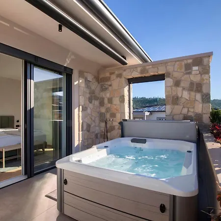 Olivida Villa *